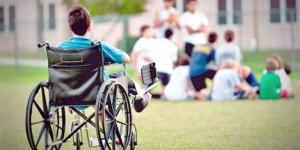 مساعدة شهرية والجمع بين معاشين.. كيف ميز القانون ذوي الاحتياجات الخاصة؟