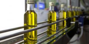 ارتفاع عائدات صادرات زيت الزيتون بنسبة 82.7 بالمائة