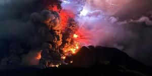 ثوران بركاني في إندونيسيا وإجلاء مئات السكان
