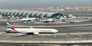 طيران الإمارات تعلق الرحلات العابرة من دبي بعد عاصفة مطيرة