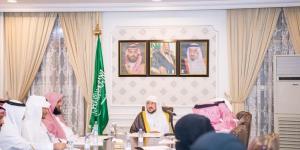 وزير الشؤون الإسلامية يعقد اجتماعاً لمناقشة أعمال ومشاريع الوزارة