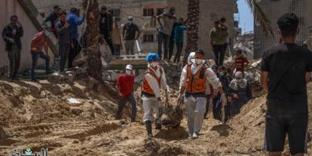 انتشال جثامين 35 شهيداً من مقابر جماعية في خان يونس جنوبي قطاع غزة